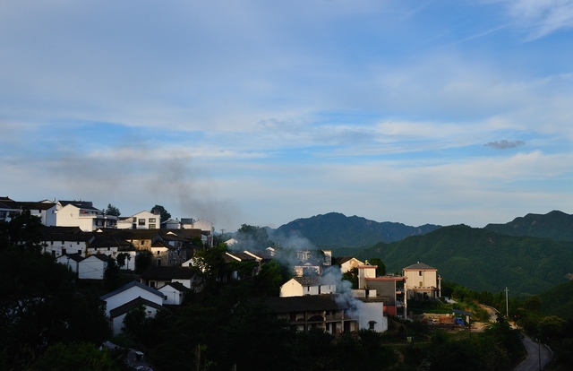 天山村