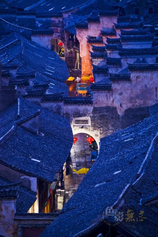 小牛牛作品：老街夜色