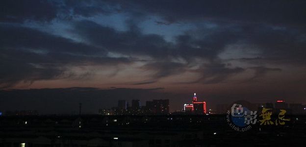 鲁影作品：雨后的傍晚