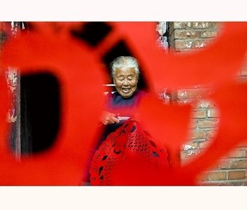 乱拍的家伙作品：剪纸人生