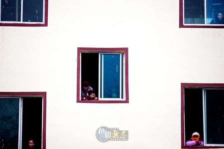 断崖看云作品：平淡的日子