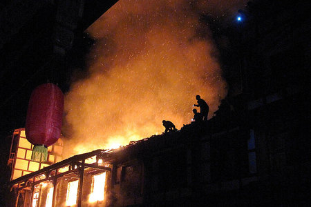 一只老山羊作品：战烈火