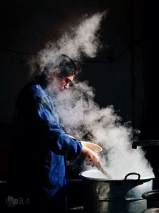 竹兰打水作品：卖窝子面的老板