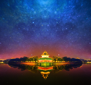 半杯茶作品：角楼之夜
