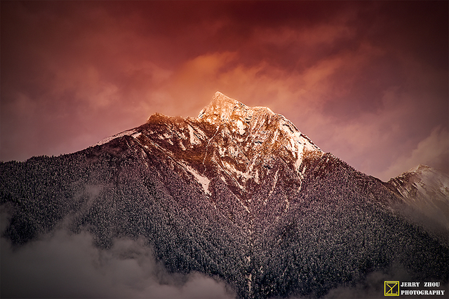 大号油画刀作品：米林县的雪山