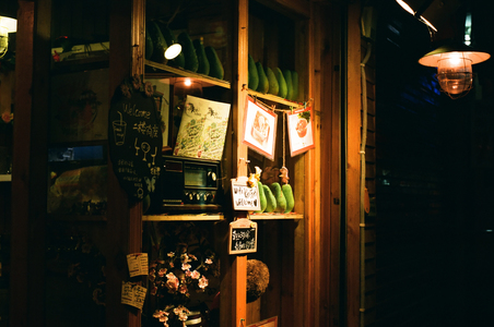 车太闲作品：夜晚的小店