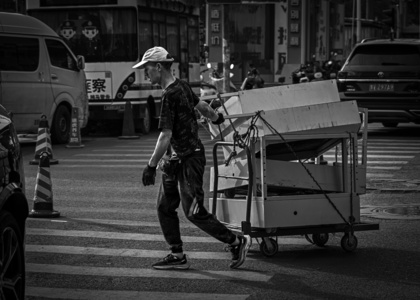 阿番作品：搬运工