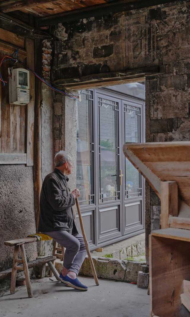 琴川阿力作品：外面的世界