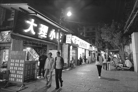 5147作品：老巷夜色 / 黑白光影