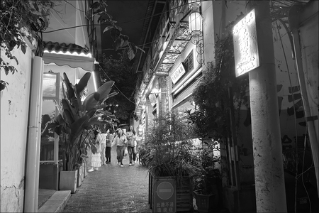 5147作品：老巷夜色 / 黑白光影