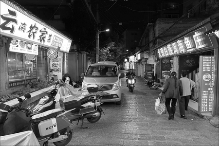 5147作品：老巷夜色 / 黑白光影