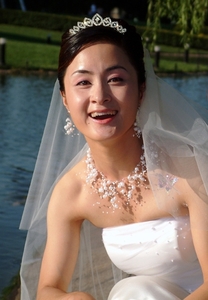 曙光作品：快乐的新娘