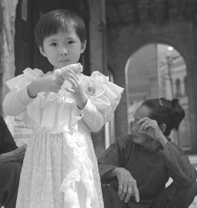 版本作品：盛装的小妹妹