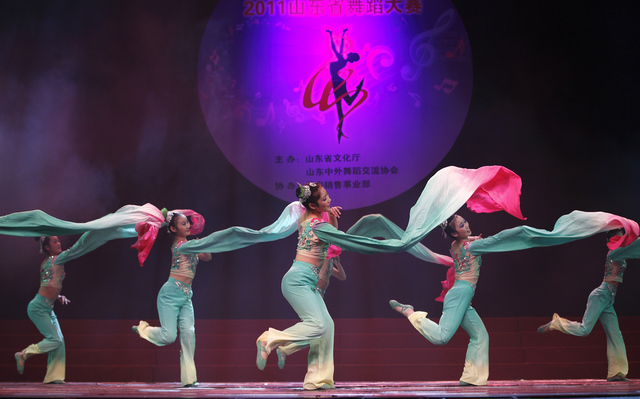 山东省电影学校舞蹈节目演出专集   一,女子群舞《春雨》--------15