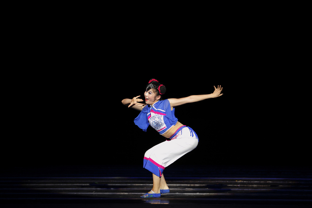 山东省电影学校舞蹈节目演出专集   四,女群舞《小嫚》--------6