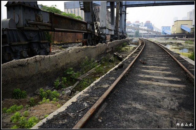 天津第一热电厂    -- 原运煤天车铁路已生锈