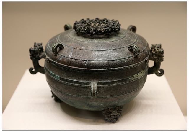 国博春秋楚国青铜盏,这货和通常意义上的盏器形有些差异.