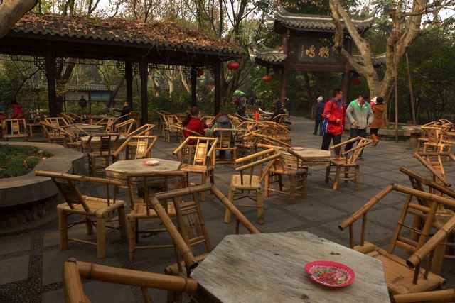 坝坝茶铺—— 成都地区的茶铺,除了茶具和泡茶的方法与其他地方不同