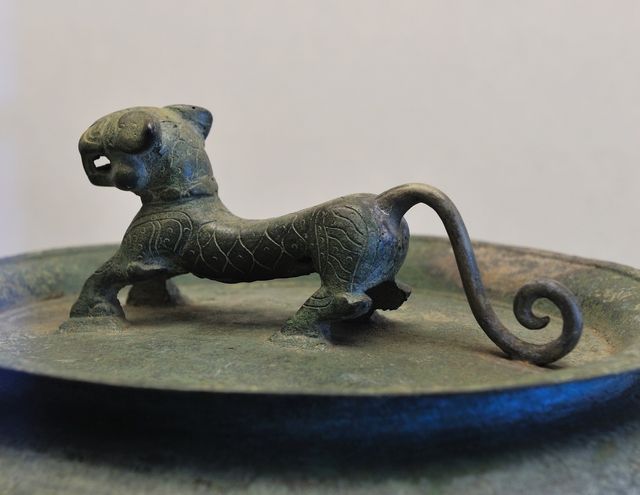 210   虎钮錞于(局部特写)