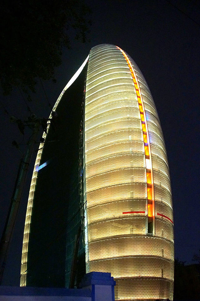 灯光试运行的人民日报社