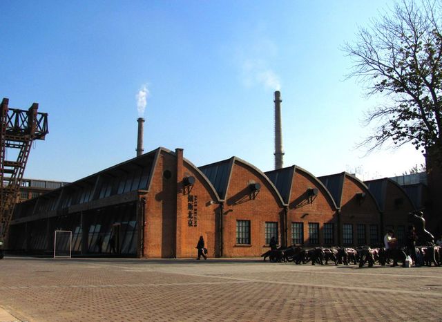【现在的北京798艺术区的包豪斯建筑就是当年东德建筑师设计建造的】