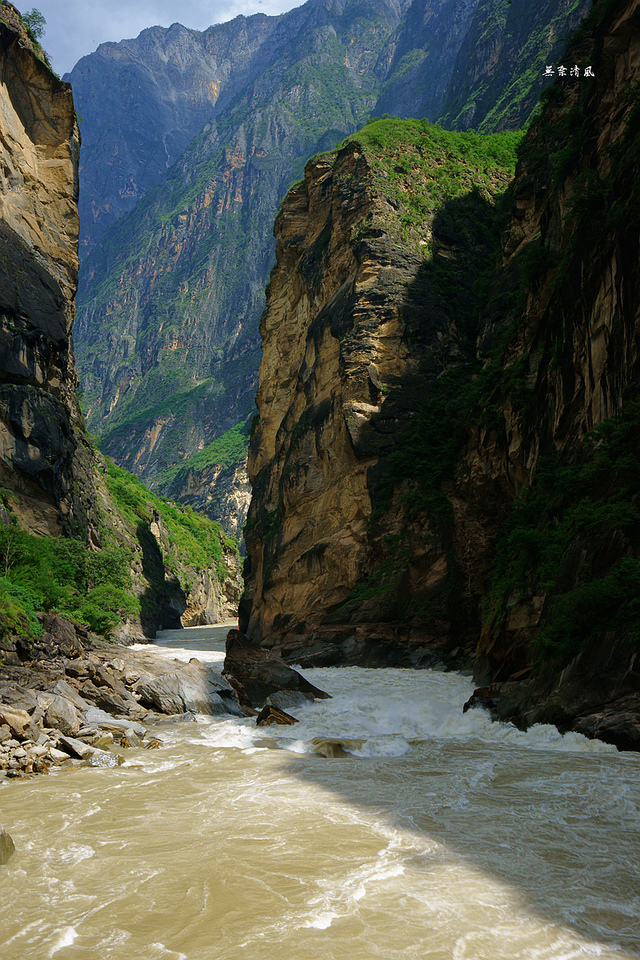 领队给了足够的时间让大家逗留.那就慢慢欣赏这世界著名的高山峡谷吧.