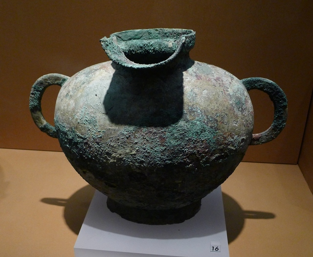 南京博物院136   铜扁壶   西汉   徐州狮子山出土