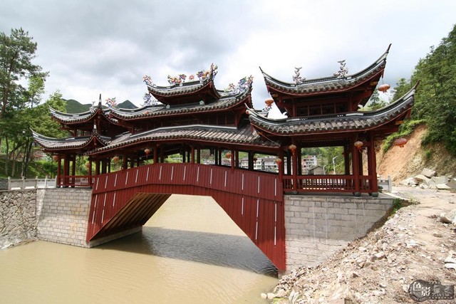 走遍廊桥 (曾用名:"游浙南闽北古廊桥记") - 行行色色