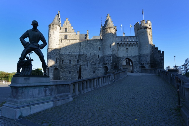 斯海尔德河(scheldt)畔的斯滕城堡(het steen)