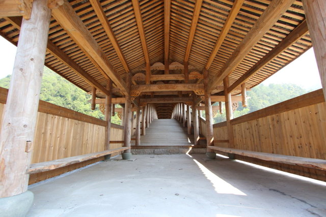 泰顺县罗阳镇下察溪村新建廊桥