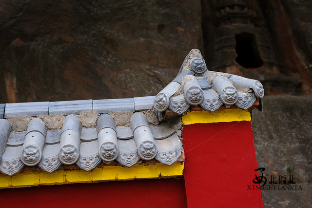 寺院,围墙的瓦檐.