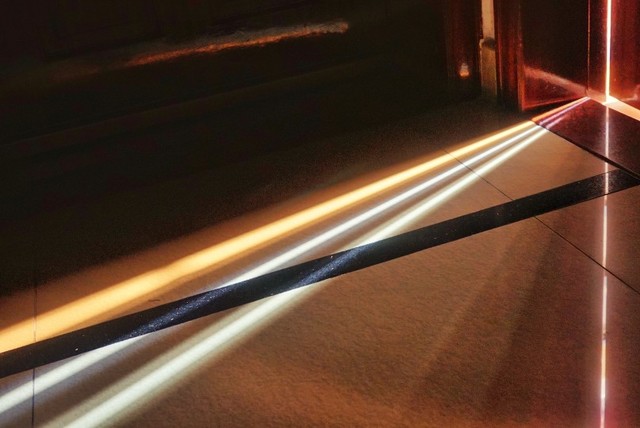 门缝透出的光影 - 摄影大家坛