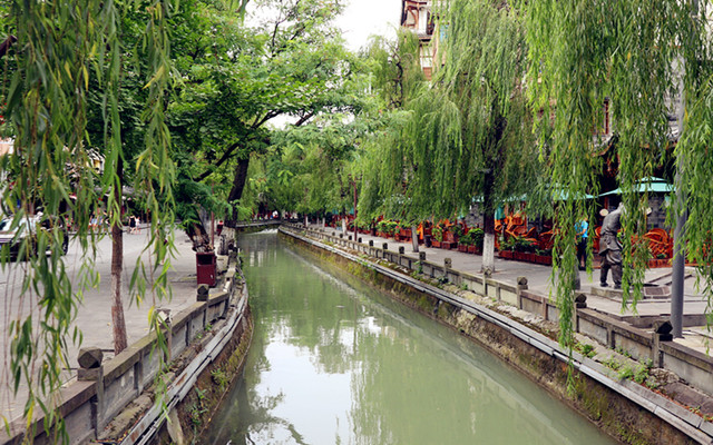 杨柳河边街风景