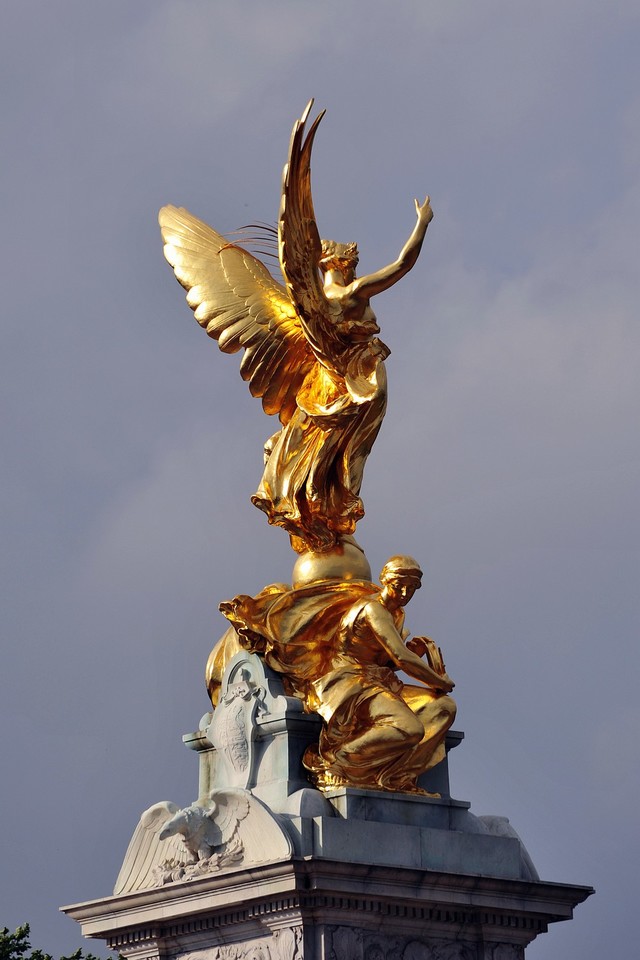 《胜利女神雕像》